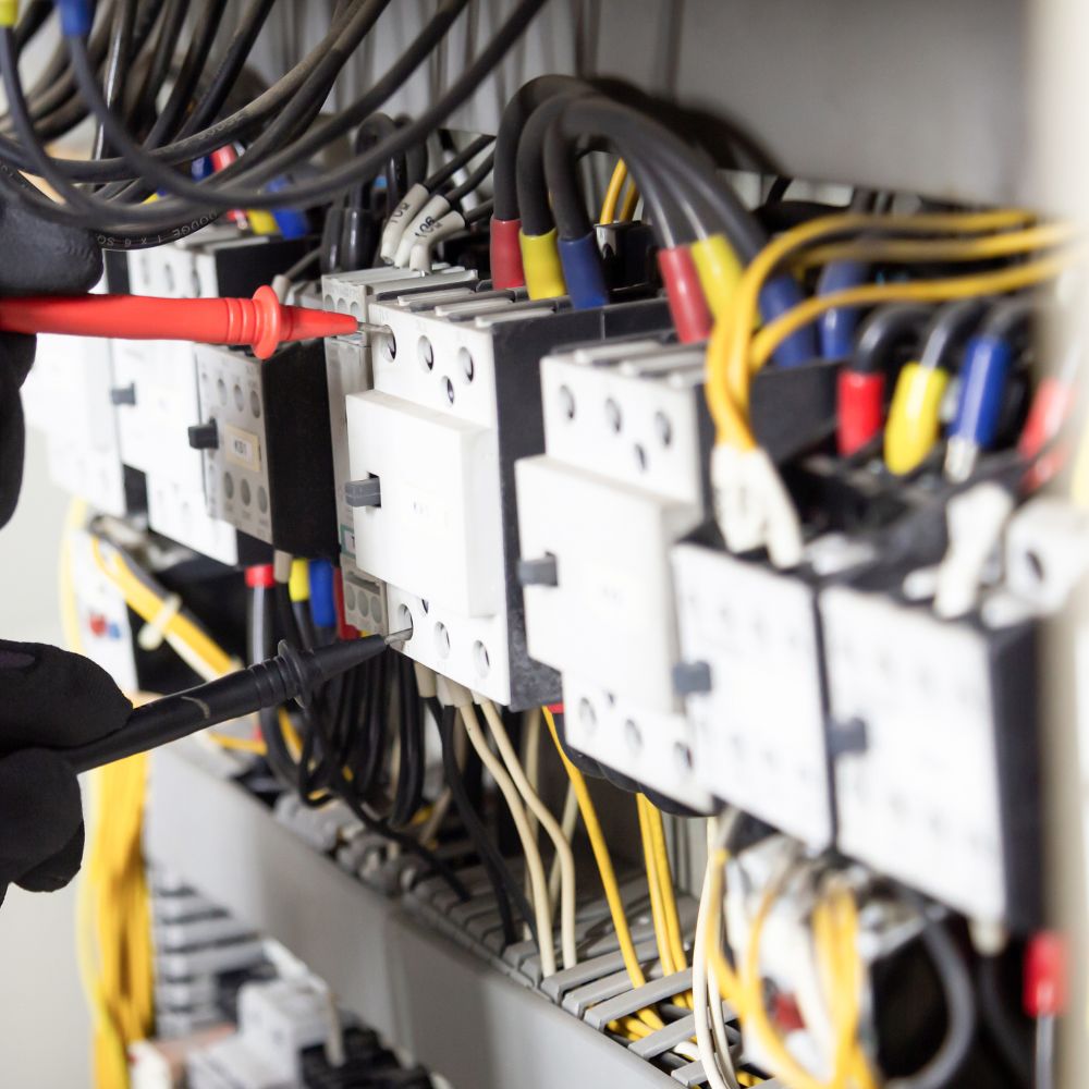 Création de circuits électriques et ajout de prises
